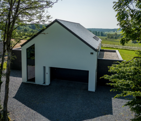 Maison clé sur porte à Assenois